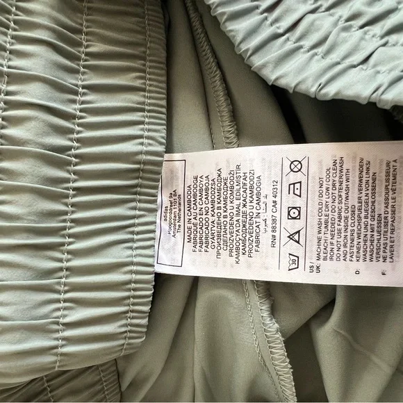 Adidas City Escape Cargo Shorts - Picture 3 of 10